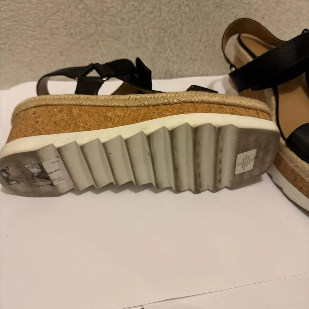 MARC FISHER LTD Gylian Leather Platform Sandals